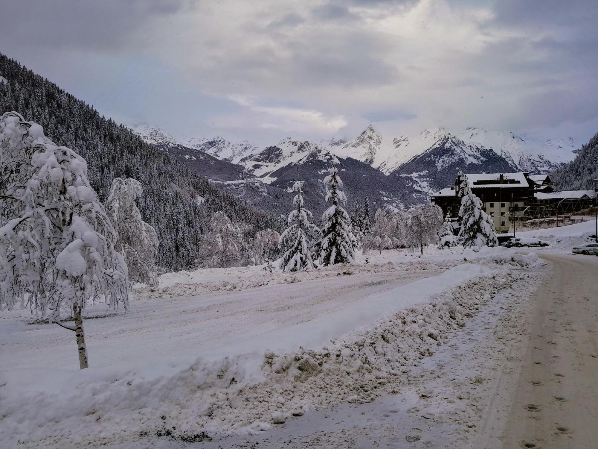 Magnifique studio au pied du télécabine d'Arrondaz et des pistes de ski Modane Extérieur photo
